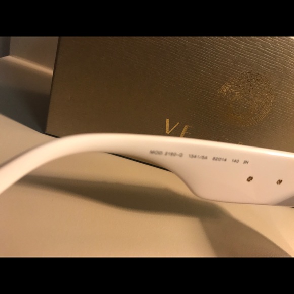 Authentic ✨VERSACE SUNGLASSES✨ - Picture 4 of 7